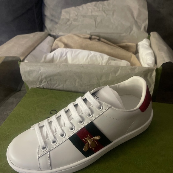 GUCCI Women's Ace sneaker with bee Size 35 - Picture 1 of 2